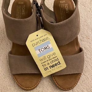 NWT Toms Majorca Sandals Size 7.5